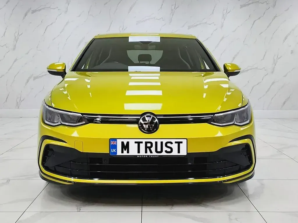 Used VW Golf VIII R-line 130 HP (95 kW) 2022 Yellow Hatchback
