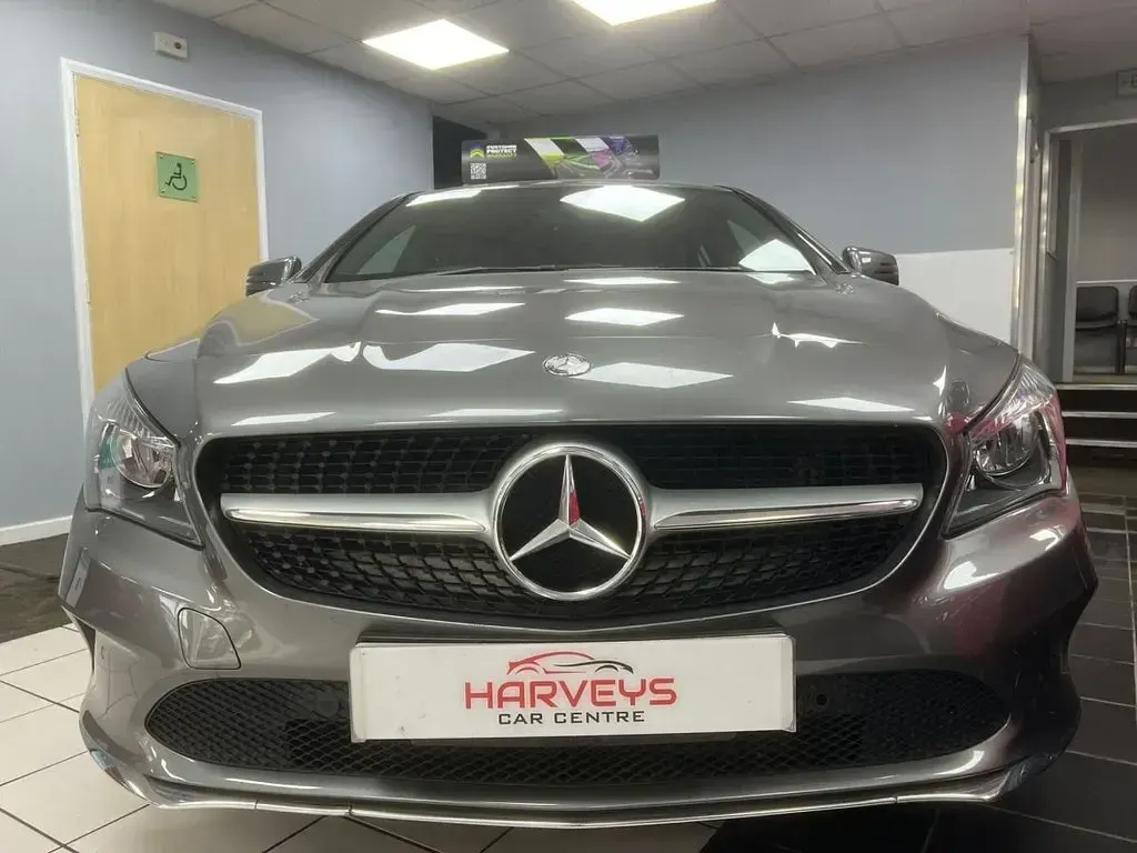 Usado Mercedes CLA180 Shooting Brake 122 HP (89 kW) 2017 Cinzento Carrinha