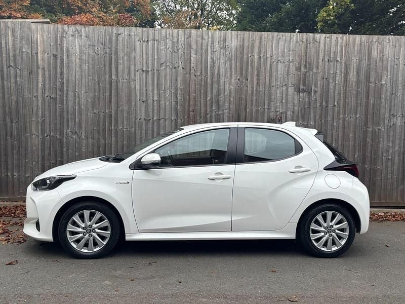 Used Toyota Yaris Hybrid 2021 White Hatchback