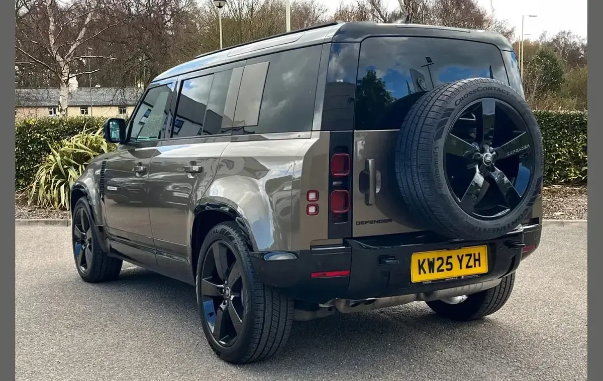Used Land Rover Defender HSE Dynamic 344 HP (253 kW) 2025 Brown SUV