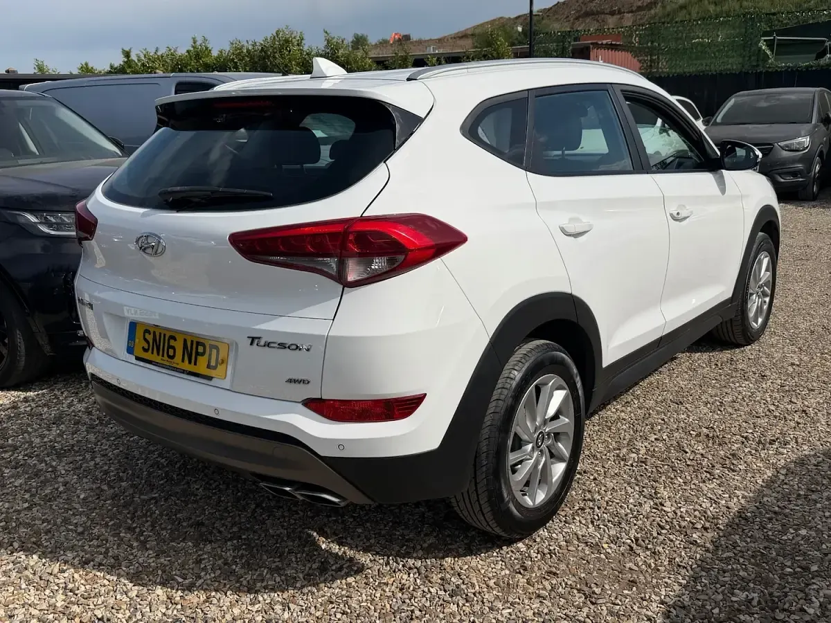 Used Hyundai Tucson SE 134 HP (98 kW) 2016 White SUV
