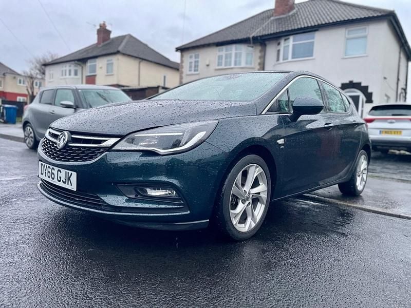 Second-hand Vauxhall Astra SRi 105 CP (77 kW) 2016 Verde Hatchback