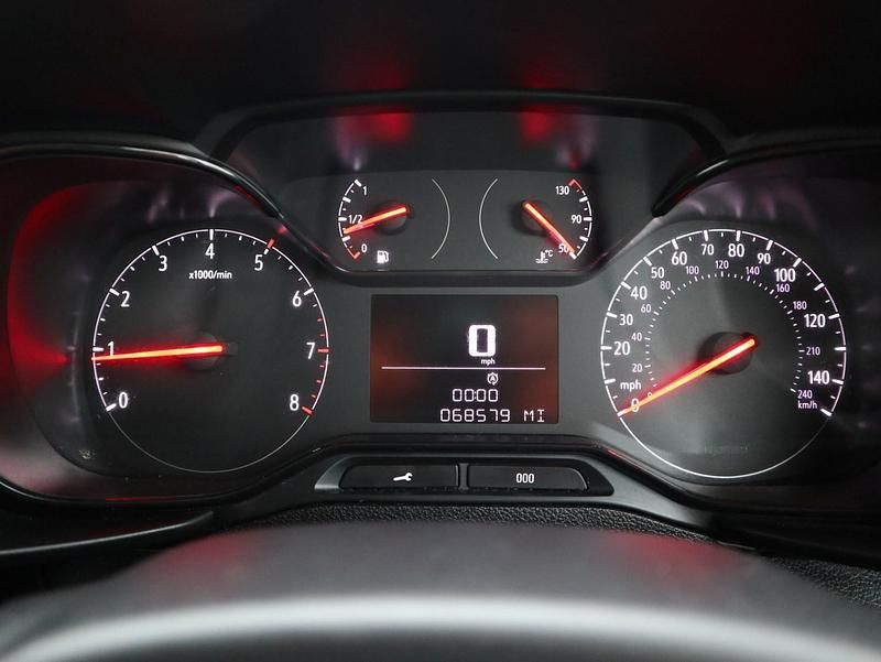 Used Vauxhall Combo Sportive 100 HP (73 kW) 2019 White Van