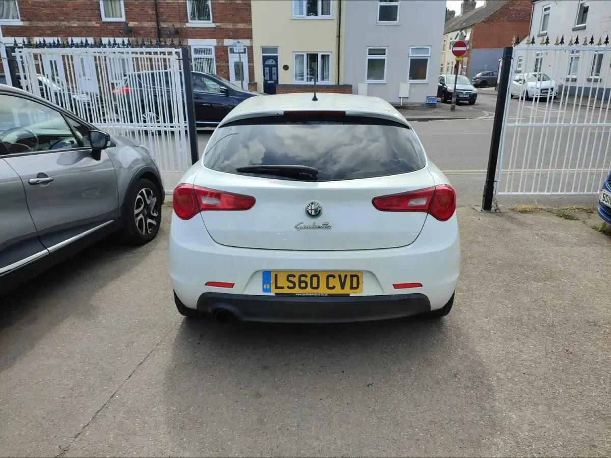 Used Alfa Romeo Giulietta Veloce 2010 White Hatchback
