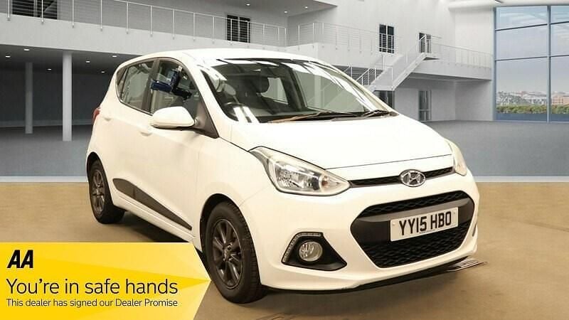 White Used 2015 Hyundai i10 Premium Hatchback | £4,495 (Good price) - Image 1/3