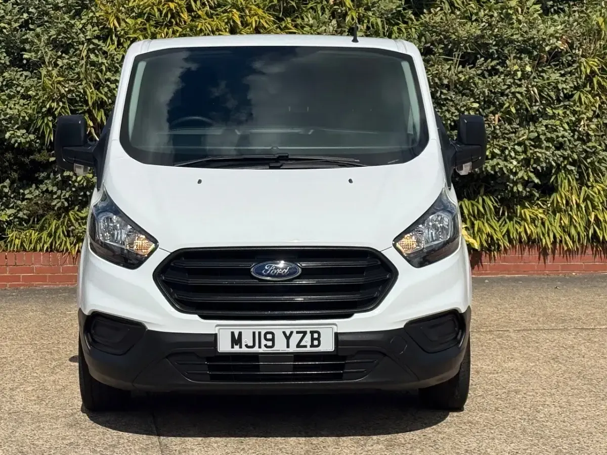 Used Ford Transit Custom 105 HP (77 kW) 2019 White Van