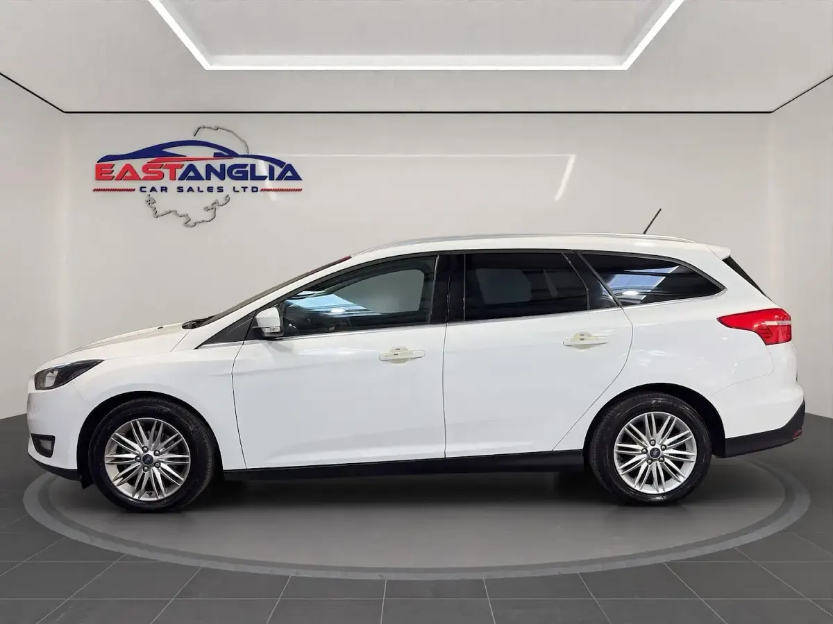 Used Ford Focus Zetec 120 HP (88 kW) 2018 White Estate