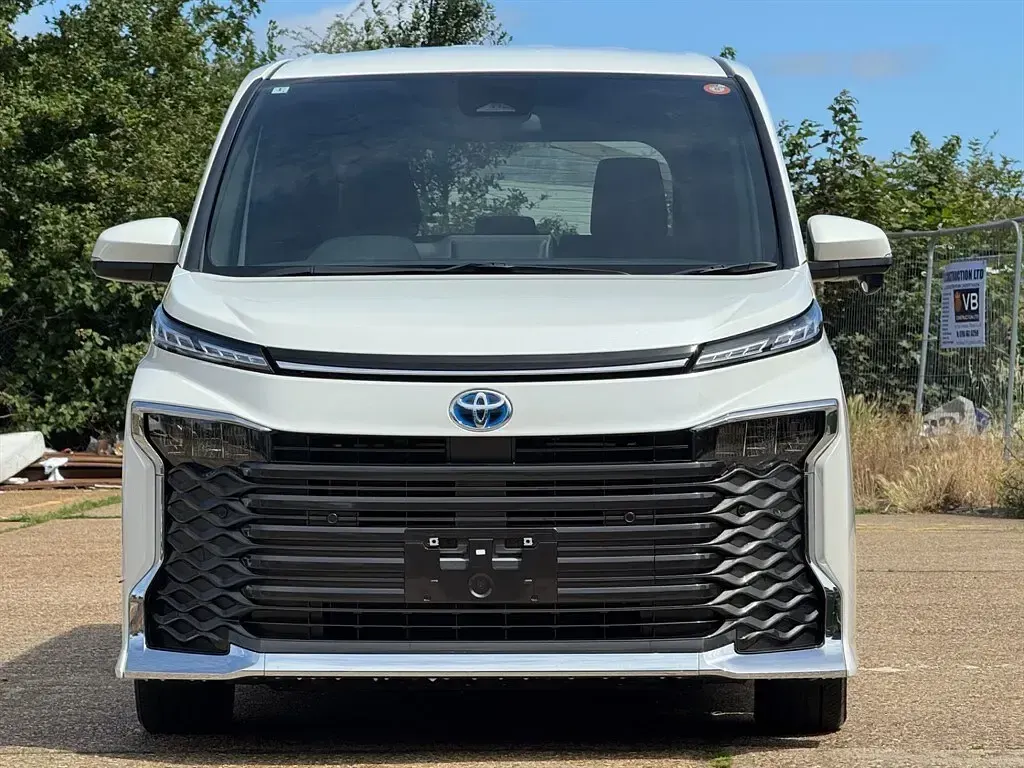 Used Toyota Voxy 2025 White MPV