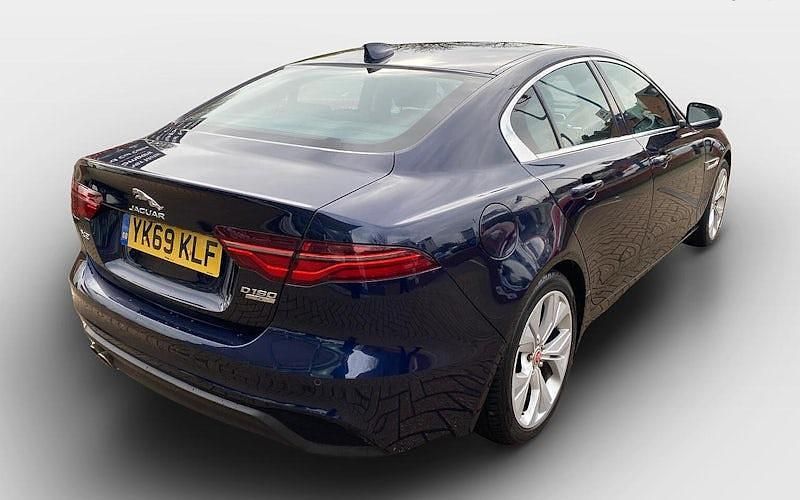 Usado Jaguar XE S 180 HP (132 kW) 2019 Azul Sedan