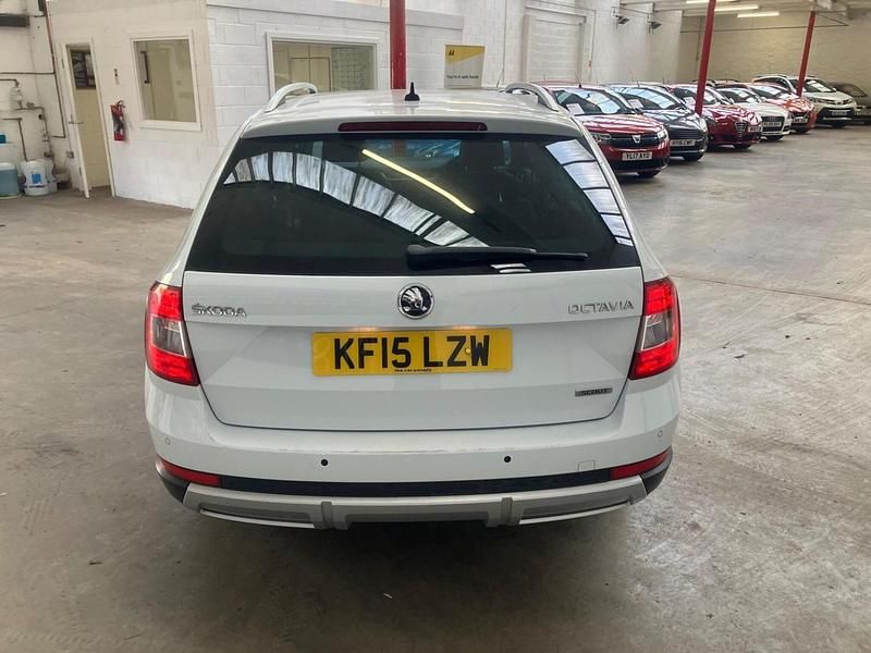 Used Skoda Octavia Scout 4x4 150 HP (110 kW) 2015 White Hatchback