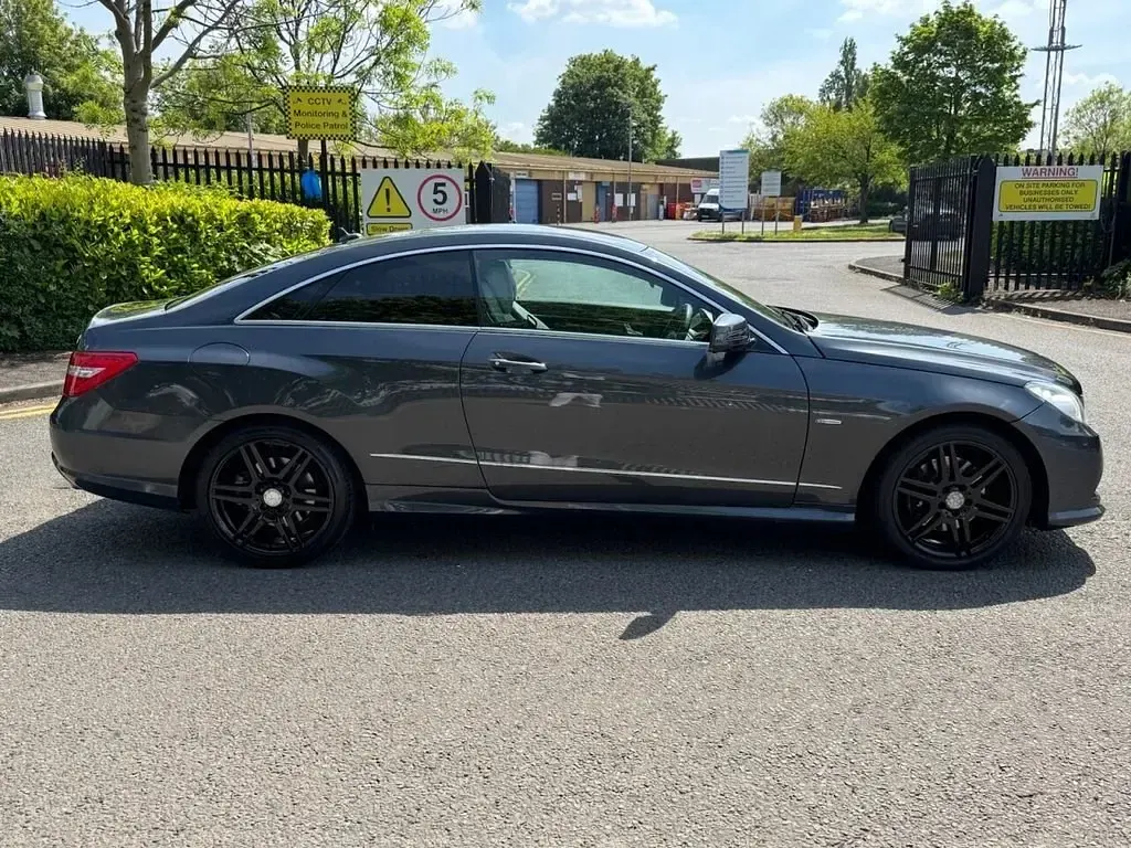 Używany Mercedes E350 2010 Szary Coupe