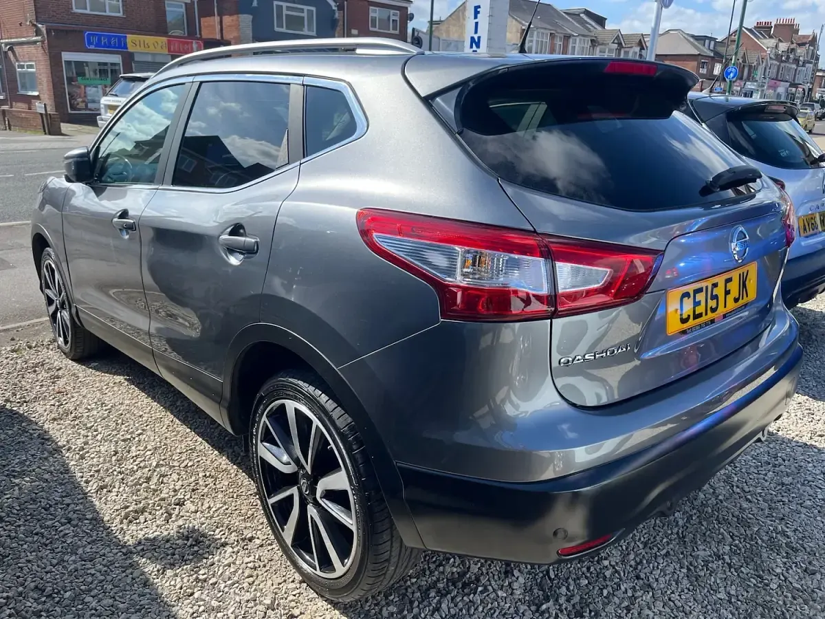 Used Nissan Qashqai Tekna 115 HP (84 kW) 2015 Grey SUV