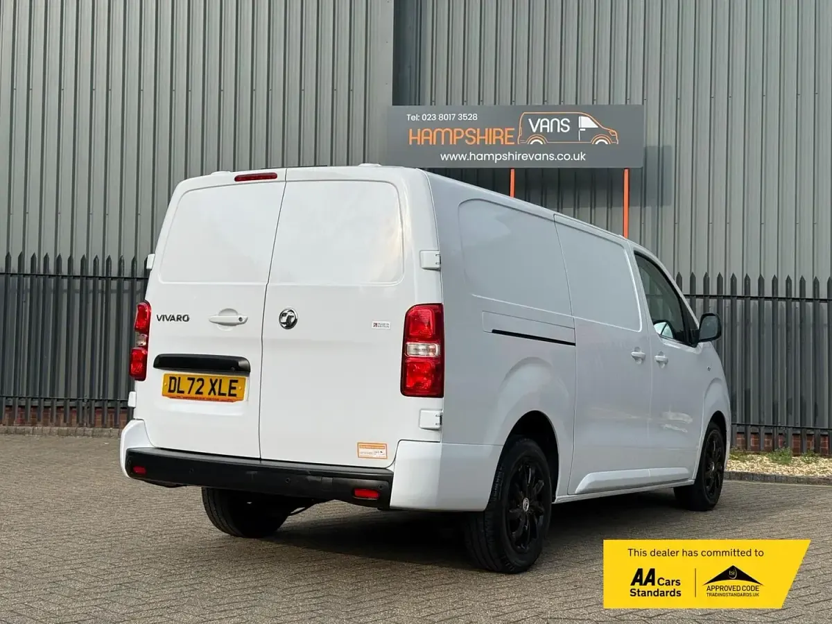 Usado Vauxhall Vivaro S 145 HP (106 kW) 2023 Branco Monovolume