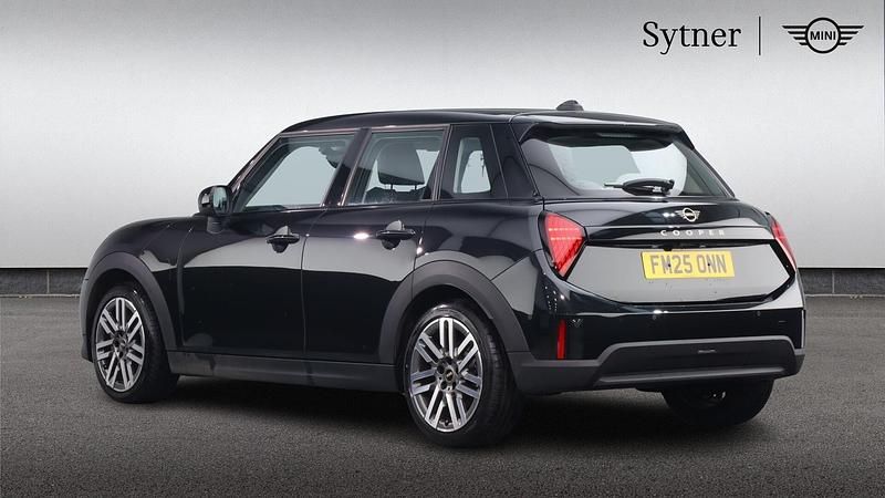Used Mini Cooper Hatch 113 kW (154 HP) 2025 Black Hatchback
