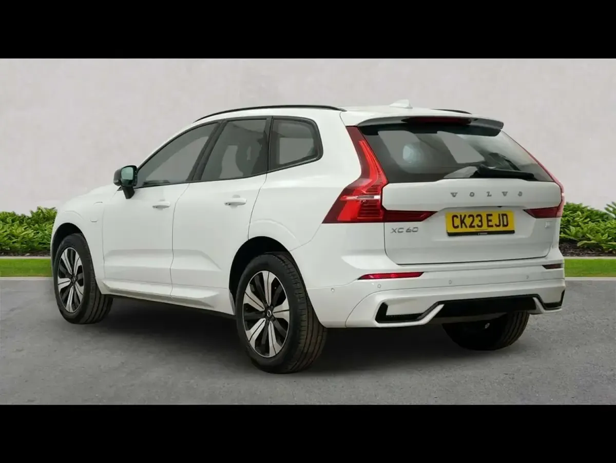 Used Volvo XC60 Plus 350 HP (257 kW) 2023 White SUV