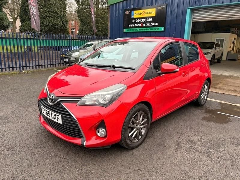 Used Toyota Yaris 69 HP (50 kW) 2016 Red Hatchback