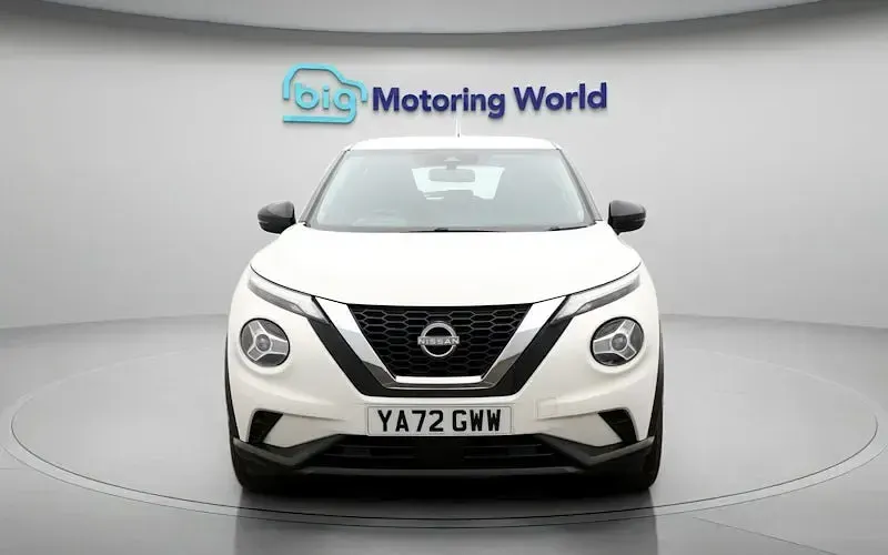 Usado Nissan Juke Acenta 114 HP (83 kW) 2023 Branco SUV