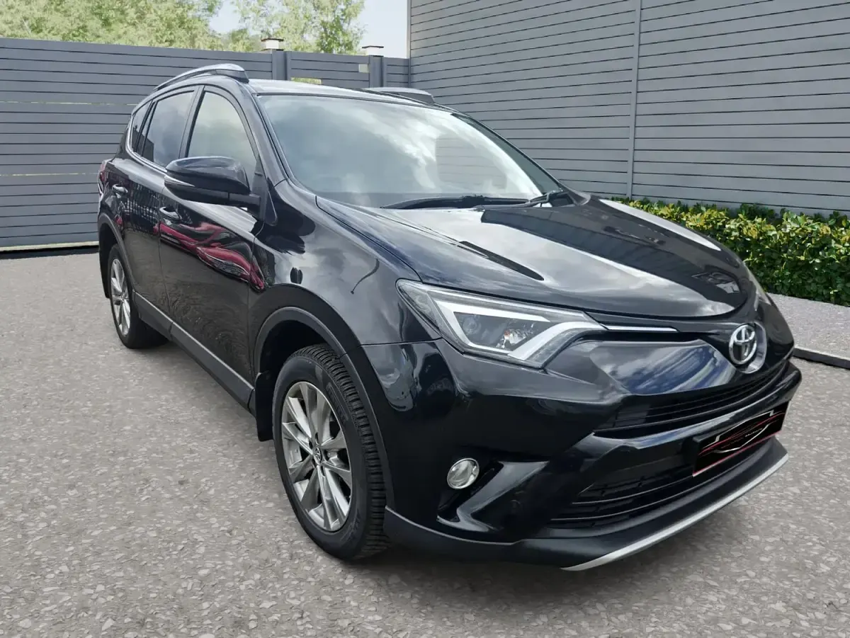 Used Toyota RAV4 143 HP (105 kW) 2016 Black SUV