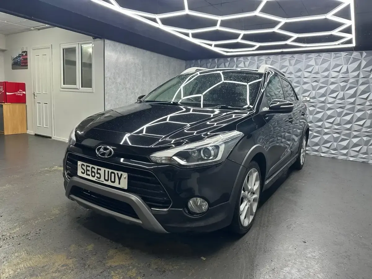 Używany Hyundai i20 Active 2016 Czarny Hatchback