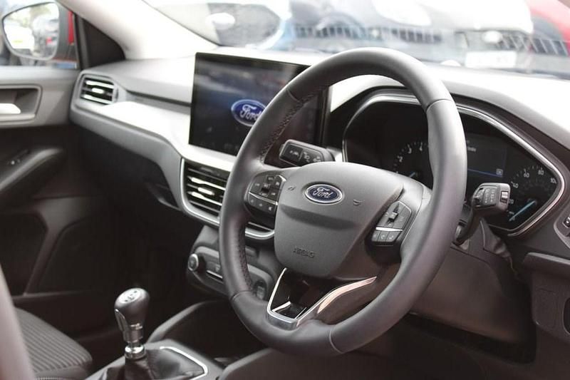 Używany Ford Focus Titanium 155 KM (114 kW) 2023 Czerwony Hatchback