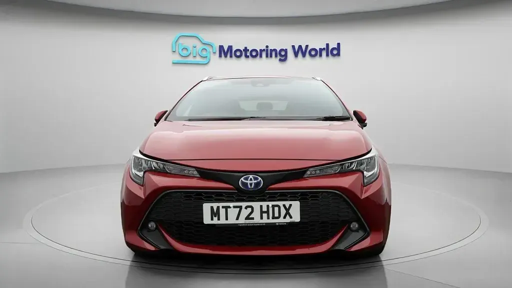 Używany Toyota Corolla Design 196 KM (144 kW) 2022 Czerwony Kombi