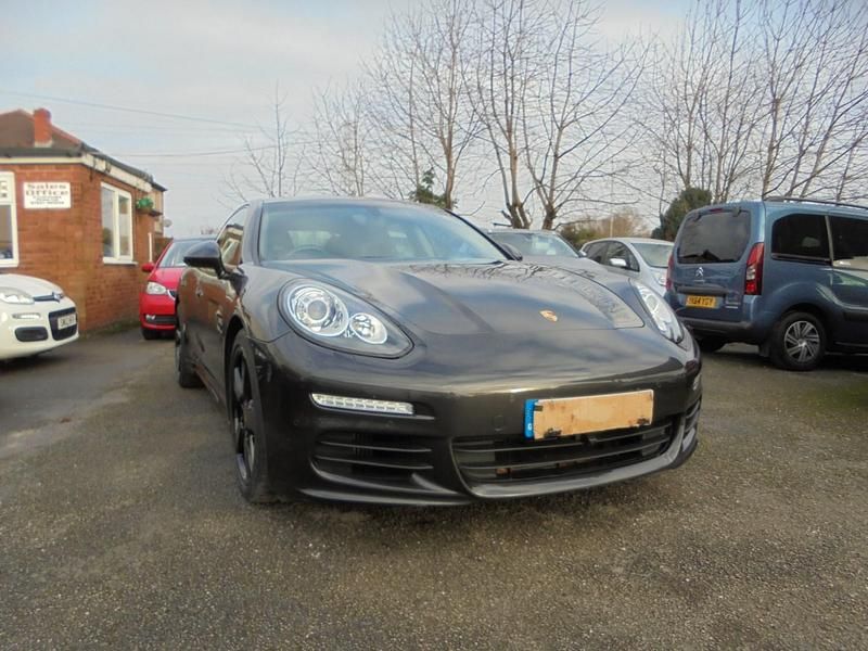 Used Porsche Panamera 300 HP (220 kW) 2015 Grey Hatchback