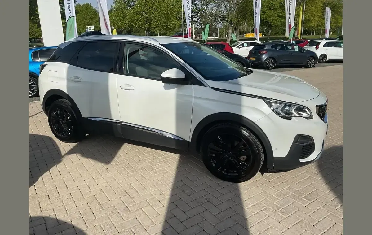 Used Peugeot 3008 Allure 162 HP (119 kW) 2018 White SUV
