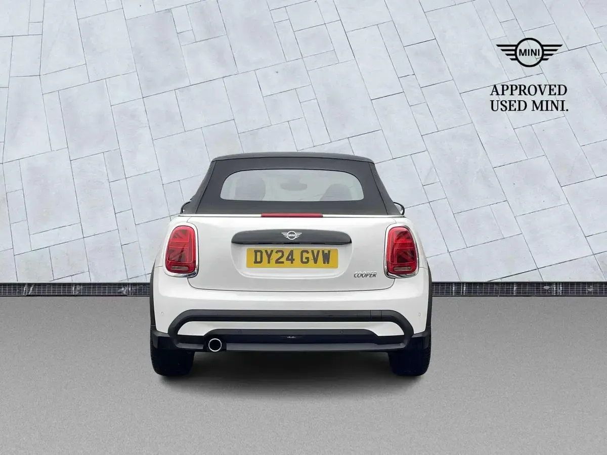 Used Mini Cooper Classic 134 HP (98 kW) 2024 White Hatchback