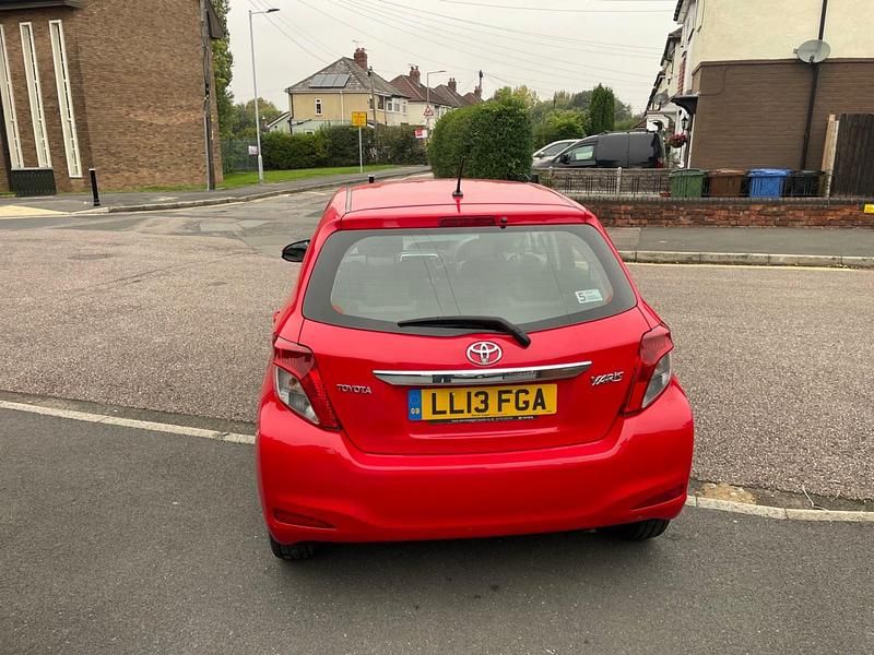 Used Toyota Yaris 2013 Red Hatchback