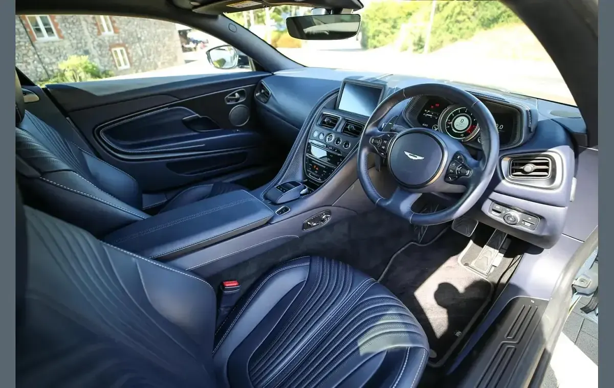 Used Aston Martin DB11 630 HP (463 kW) 2020 Silver Coupe