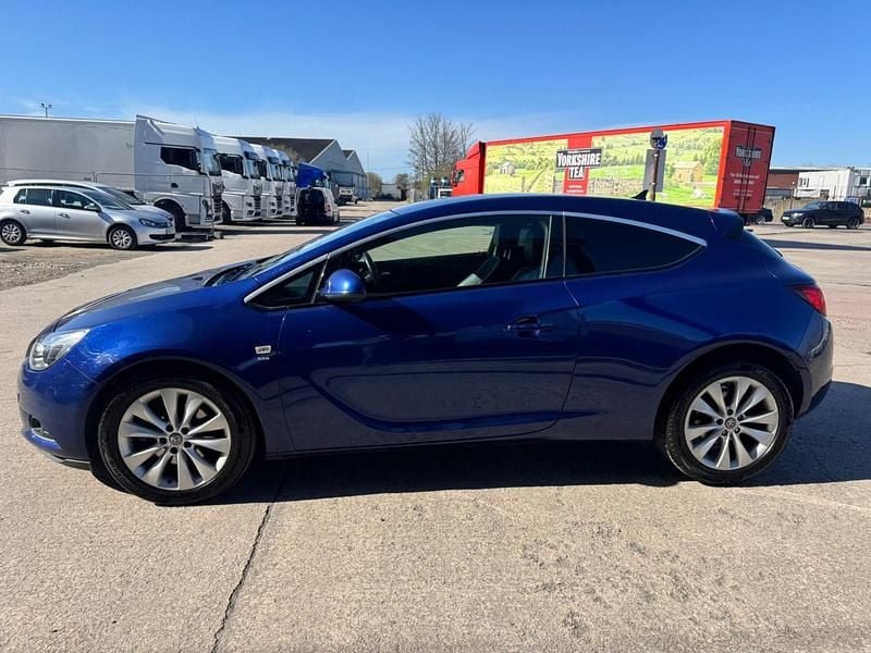 Used Vauxhall Astra GTC SRi 165 HP (121 kW) 2015 Blue Hatchback