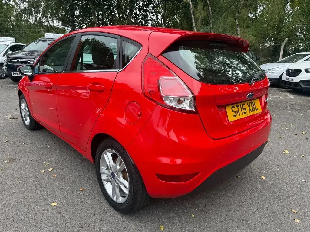 Used Ford Fiesta Zetec 82 HP (60 kW) 2015 Red Hatchback