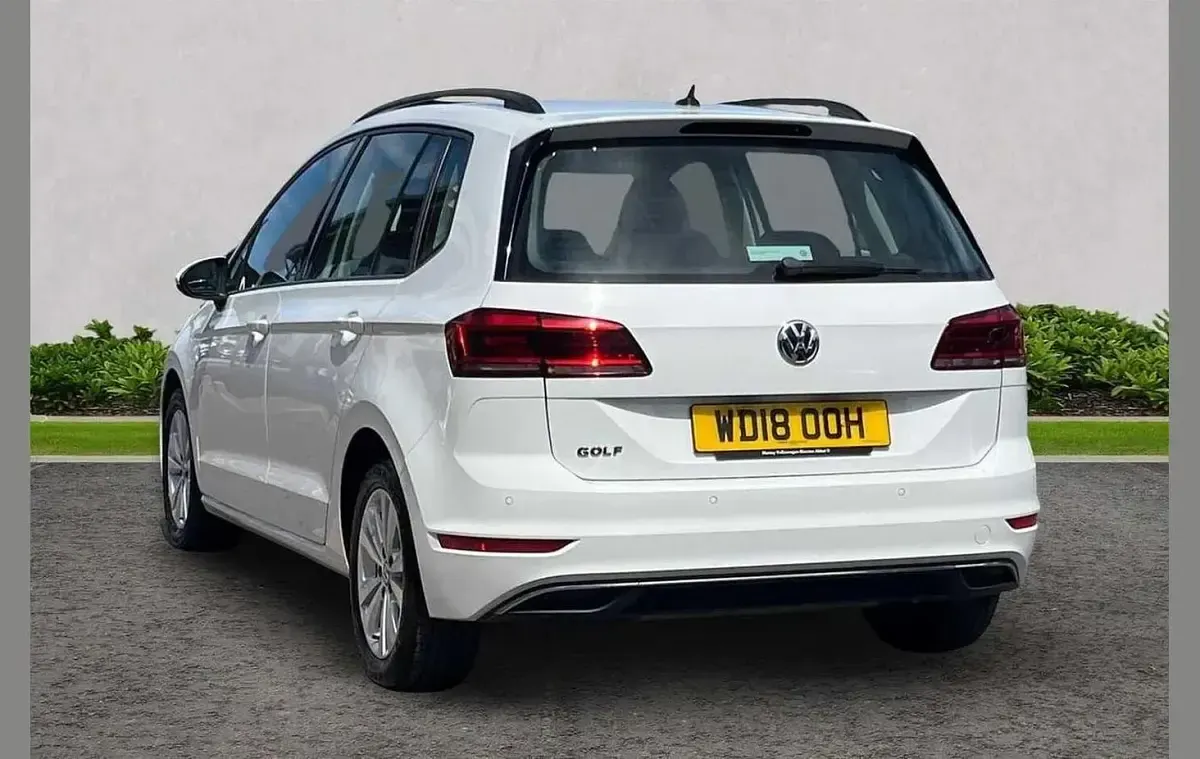 Used VW Golf Sportsvan SE 128 HP (94 kW) 2018 White MPV