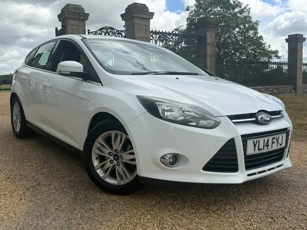 Used Ford Focus Titanium 115 HP (84 kW) 2014 White Hatchback