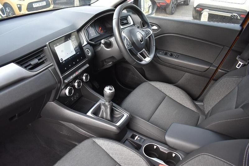 Used Renault Captur Iconic 140 HP (102 kW) 2022 Orange SUV