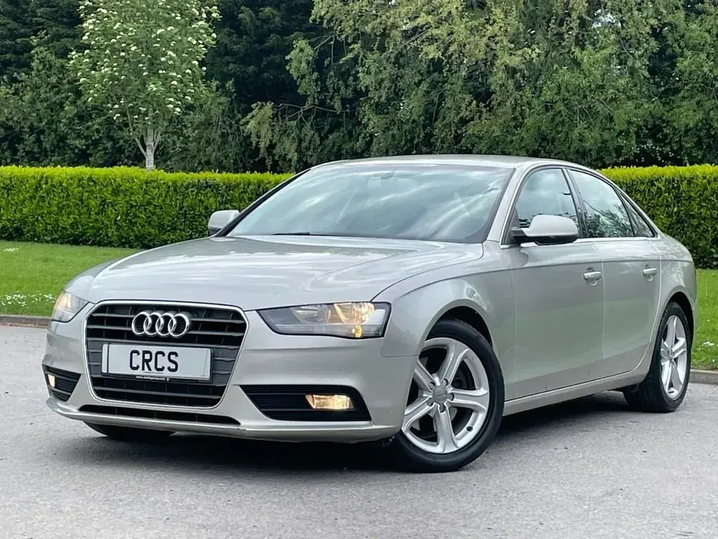 Usado Audi A4 Design 143 CV (105 kW) 2012 Plateado Berlina