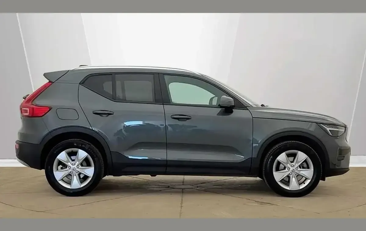Used Volvo XC40 Core 163 HP (119 kW) 2025 Green SUV