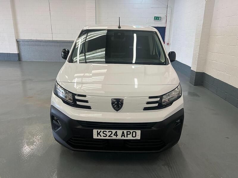 Used Peugeot Partner S 131 HP (96 kW) 2024 White MPV