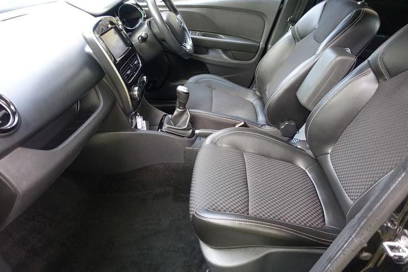 Used Renault Clio IV Dynamique 90 HP (66 kW) 2018 Black Hatchback