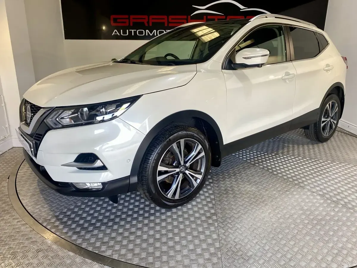 Used Nissan Qashqai N-Connecta 2019 White SUV