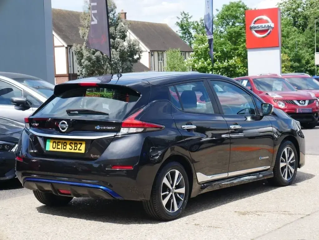 Begagnad Nissan Leaf Acenta 110 kW (150 HK) 2018 Svart Halvkombi