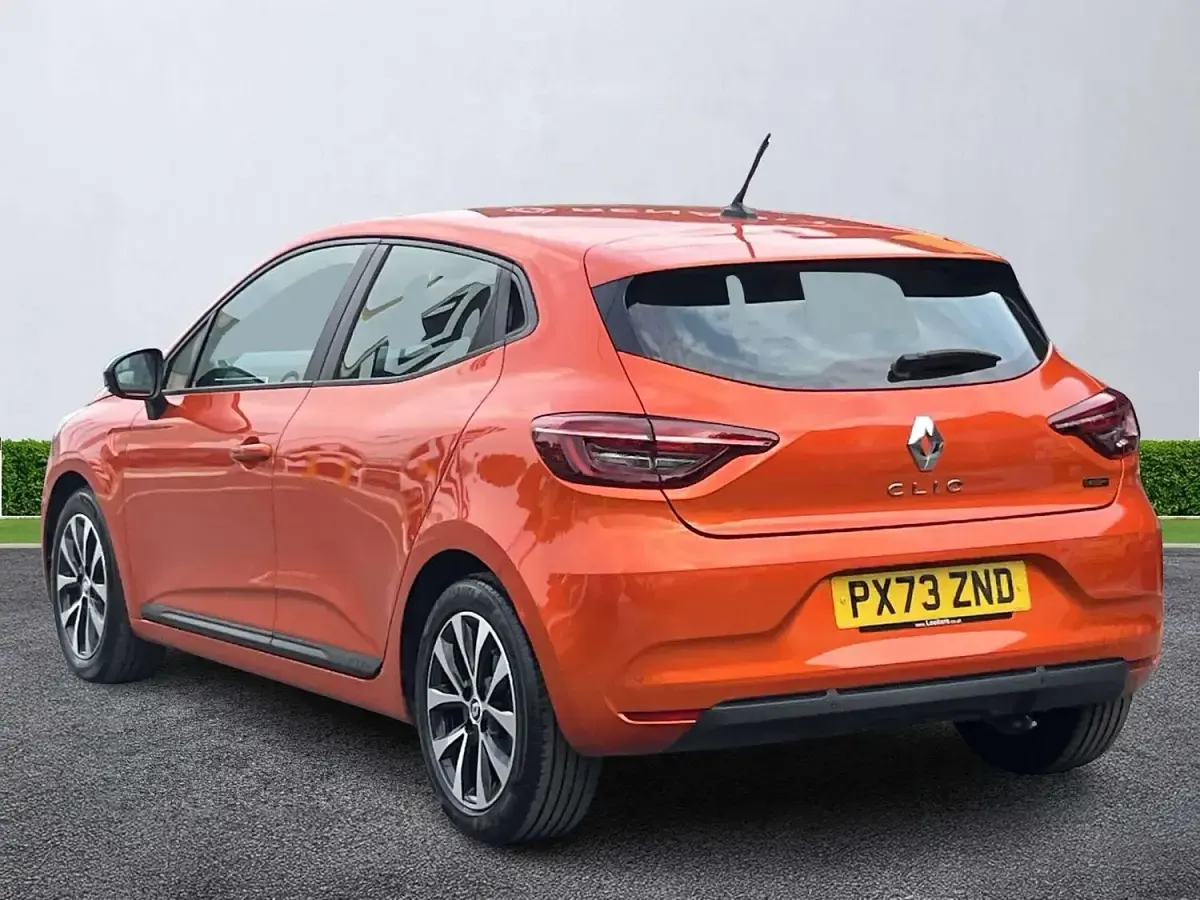 Used Renault Clio Evolution 145 HP (106 kW) 2023 Orange Hatchback