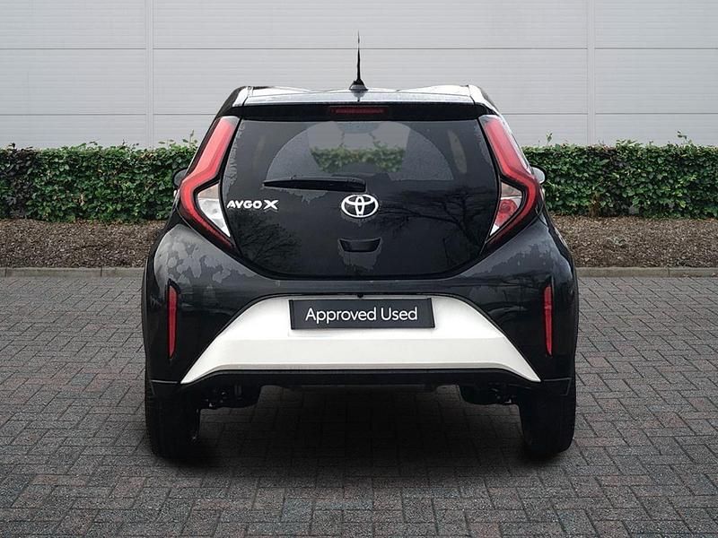 New Toyota Aygo X PURE 72 HP (52 kW) 2025 Pure white bitone SUV