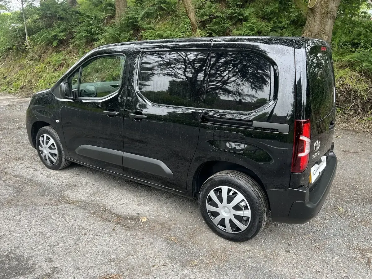 Used Toyota Proace Active 120 HP (88 kW) 2022 Black MPV