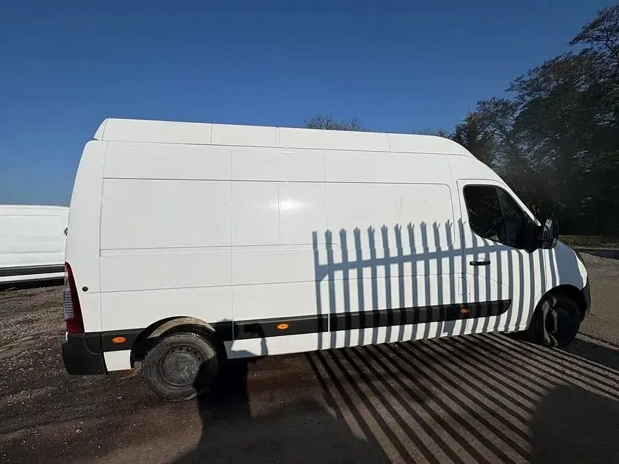 Second-hand Vauxhall Movano 2021 Alb