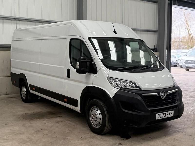 Used Vauxhall Movano 140 HP (102 kW) 2023 White