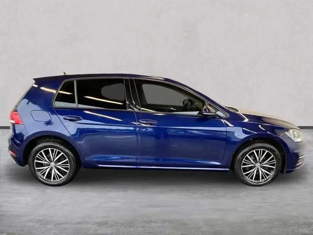 Used VW Golf VII SE 115 HP (84 kW) 2018 Blue Hatchback