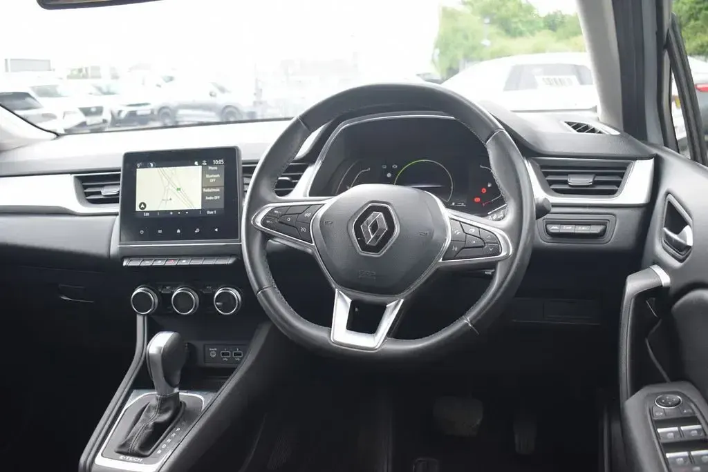 Used Renault Captur Techno 145 HP (106 kW) 2023 White SUV