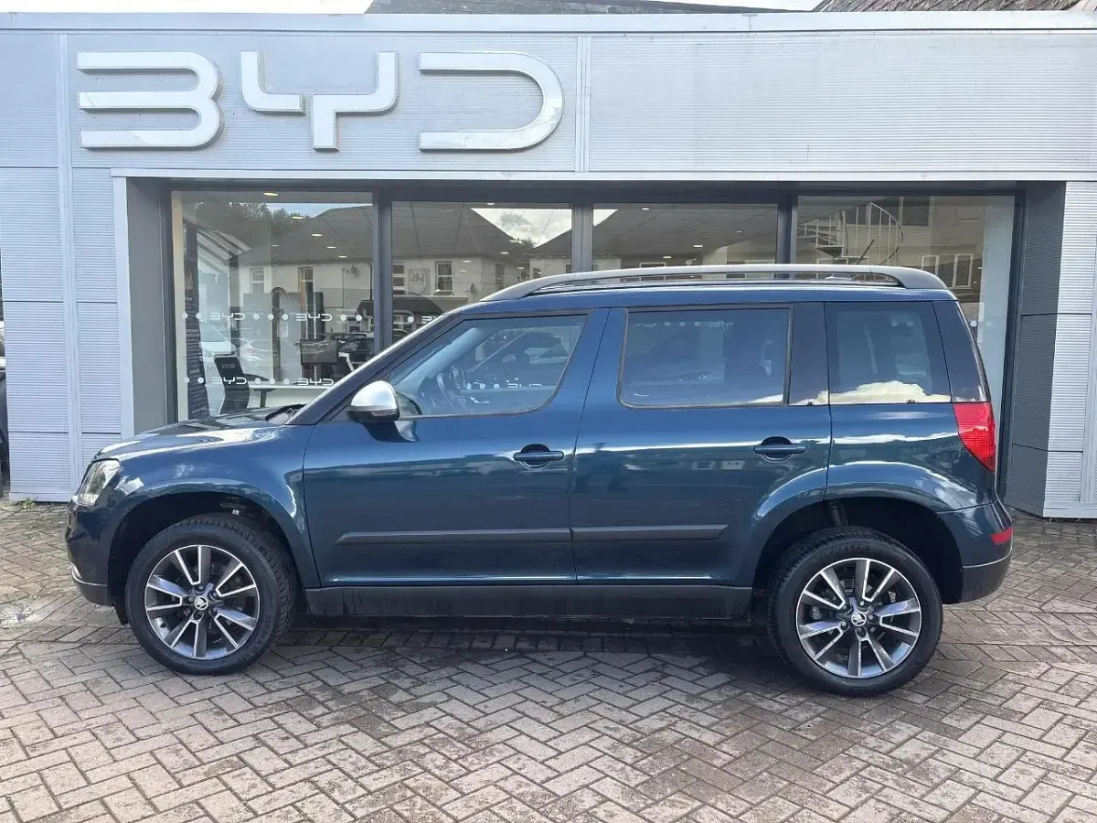 Usado Skoda Yeti SE Drive 108 CV (79 kW) 2017 Azul SUV