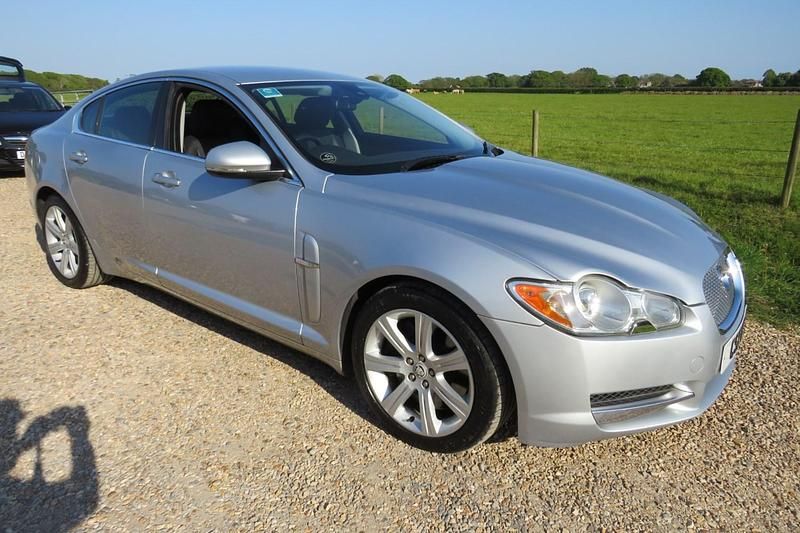 Begagnad Jaguar XF Luxury 2009 Silver Sedan